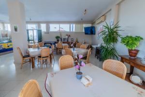 TV a/nebo společenská místnost v ubytování Hotel Las Errizas by Vivere Stays
