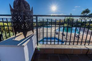 Bazén v ubytování Hotel Las Errizas by Vivere Stays nebo v jeho okolí