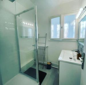 Fotografia z galérie ubytovania Spacieux 3 chambres refait à neuf v destinácii Besançon