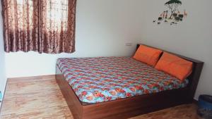 Ένα ή περισσότερα κρεβάτια σε δωμάτιο στο SAMS Cottage - Kodaikanal