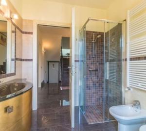 a bathroom with a shower and a sink at Villa (Le Calle) Brezza del Lago - Tremezzina. in Mezzegra +21 photos