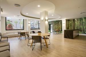 Posezení v ubytování KEYWISE Family Luxury Infinity Beach & Golf