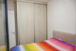 Postel nebo postele na pokoji v ubytování Apartment Barcelona Zemun Belgrade
