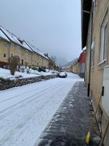 Eisenerzer Apartmenthaus v zimě
