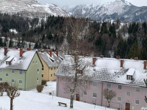 Eisenerzer Apartmenthaus v zimě