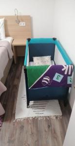 Postel nebo postele na pokoji v ubytování Eisenerzer Apartmenthaus