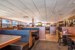 Restoran atau tempat lain untuk makan di Sandman Hotel Cranbrook