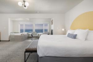 a hotel room with a large bed and a bathroom at Surfland Hotel in Lincoln City