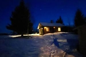 Log Cabin from 1820s with wood-heated sauna talvel