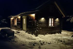 Log Cabin from 1820s with wood-heated sauna talvel