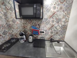 A kitchen or kitchenette at TAPIA'S ROOMS one
