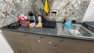 A kitchen or kitchenette at TAPIA'S ROOMS one