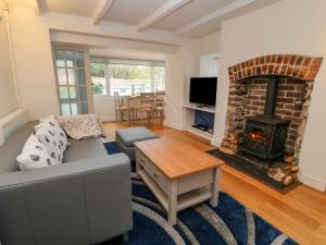 a living room with a couch and a fireplace at Kestrel Cottage in Tavistock