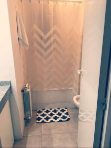 a bathroom with a shower with a checkered floor at Azucena Apart in Salta