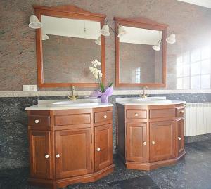 a bathroom with two sinks and two mirrors at Dúplex da Pedra e da Auga in Meis +15 photos