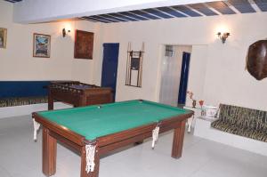 a room with a pool table and a couch at HOTEL pousada CASARÃO in Serra Negra