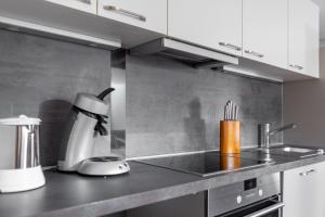Kuchyňa alebo kuchynka v ubytovaní Apartments Tschanun
