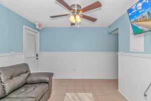 Gallery image of 125 Atlantic Avenue Unit F - Pet Friendly! Walk To The Beach and Pier! 1BR -1BA - Sleeps 2-4 guests! in Myrtle Beach
