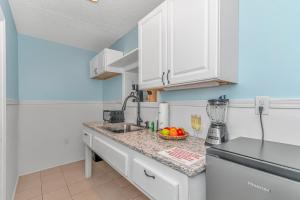 Gallery image of 125 Atlantic Avenue Unit F - Pet Friendly! Walk To The Beach and Pier! 1BR -1BA - Sleeps 2-4 guests! in Myrtle Beach