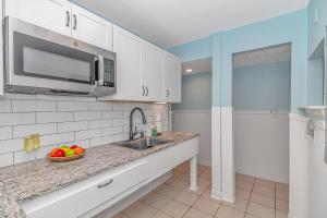 Gallery image of 125 Atlantic Avenue Unit E - Pet Friendly! Walk To The Beach and Pier!1BR -1BA - Sleeps 2-4 guests! in Myrtle Beach