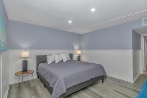 Gallery image of 125 Atlantic Avenue Unit D - Pet Friendly! Walk To the Beach and Pier! 1BR -1BA - Sleeps 2-4 guests! in Myrtle Beach +31 photos