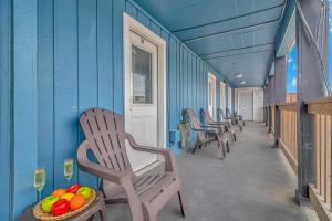 a row of chairs and a bowl of fruit in a hallway at 125 Atlantic Avenue Unit H - Pet Friendly! Walk To The Beach and Pier!1BR -1BA - Sleeps 4 guests! in Myrtle Beach