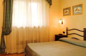 Katil atau katil-katil dalam bilik di Dominus Hotel