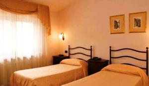 Katil atau katil-katil dalam bilik di Dominus Hotel