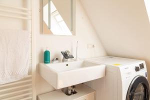 Galeriebild der Unterkunft Luxuriöses Penthouse mit Dachterrasse & Massagesessel EM-APARTMENTS DEUTSCHLAND in Bielefeld