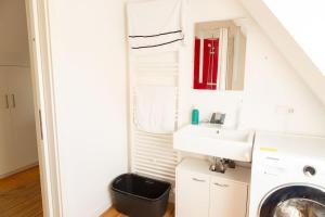 Galeriebild der Unterkunft Luxuriöses Penthouse mit Dachterrasse & Massagesessel EM-APARTMENTS DEUTSCHLAND in Bielefeld