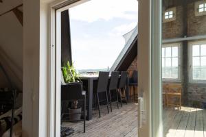 Galeriebild der Unterkunft Luxuriöses Penthouse mit Dachterrasse & Massagesessel EM-APARTMENTS DEUTSCHLAND in Bielefeld