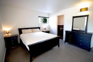 Ένα ή περισσότερα κρεβάτια σε δωμάτιο στο Reynalton +13 φωτογραφίες