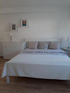 Łóżko lub łóżka w pokoju w obiekcie Seeblick Millstatt