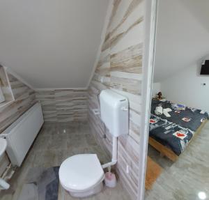 Ένα μπάνιο στο Rooms Stefan