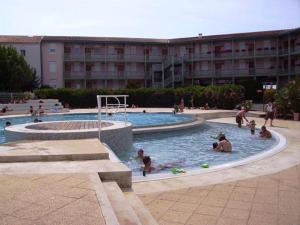 a group of people in a pool in a building at Appartement Châtelaillon-Plage, 3 pièces, 4 personnes - FR-1-535-29 in Châtelaillon-Plage