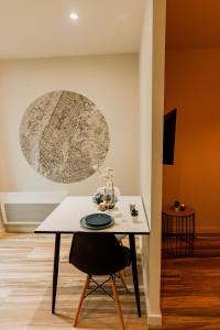 Telewizja i/lub zestaw kina domowego w obiekcie UM studios - Charmants studios tout équipé - wifi