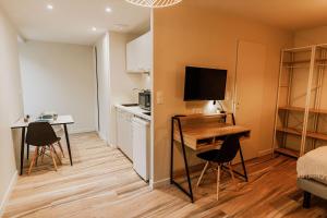 Telewizja i/lub zestaw kina domowego w obiekcie UM studios - Charmants studios tout équipé - wifi