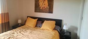 Posteľ alebo postele v izbe v ubytovaní Appartement de standing avec vue mer et golf + 24 fotografií