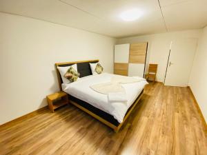 Postel nebo postele na pokoji v ubytování 3 - Bedroom Apartment - 48