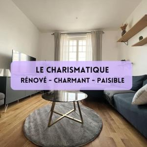 a living room with a table with a sign on it at Le Charismatique in Nantes