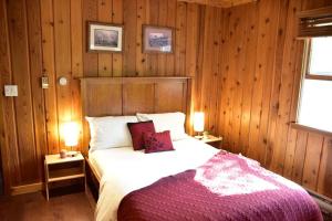 Ένα ή περισσότερα κρεβάτια σε δωμάτιο στο Quiet and Comfy 3bed/2bath - Chalet with hot tub. +42 φωτογραφίες
