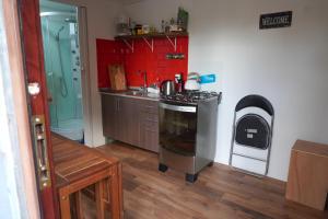 Kuchyň nebo kuchyňský kout v ubytování Cabaña en Punta del Diablo 001