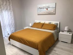 Łóżko lub łóżka w pokoju w obiekcie Appartamento Copernico