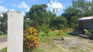 Giardino di Chez Hugo, bel appartement très bien situé pour visiter la Martinique en journée et dormir la nuit