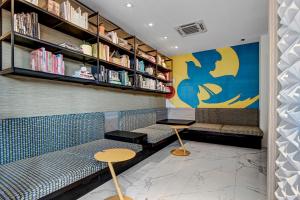 Biblioteca din acest hotel