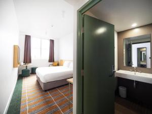 a hotel room with a bed and a bathroom at Sydney Harbour YHA in Sydney