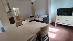 A television and/or entertainment centre at Beach Pool and Spa Apartment in Marina Cape