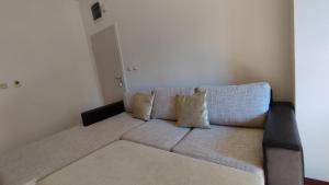 A bed or beds in a room at Beach Pool and Spa Apartment in Marina Cape