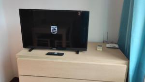 A television and/or entertainment centre at Beach Pool and Spa Apartment in Marina Cape