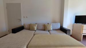 A bed or beds in a room at Beach Pool and Spa Apartment in Marina Cape
